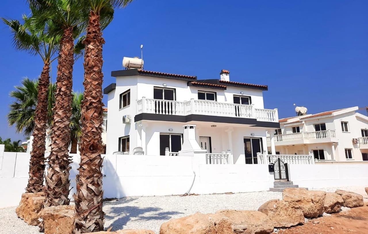 Villa Suncity Boutique Beachfront アヤナパ エクステリア 写真
