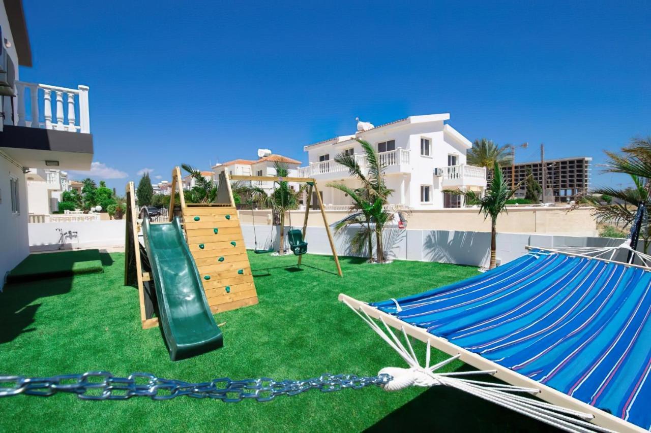 Villa Suncity Boutique Beachfront アヤナパ エクステリア 写真