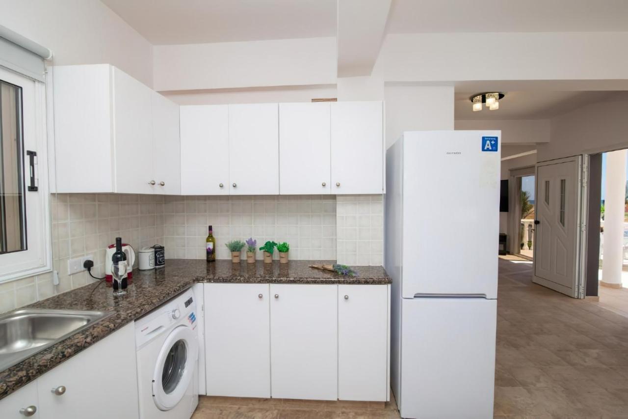 Villa Suncity Boutique Beachfront アヤナパ エクステリア 写真