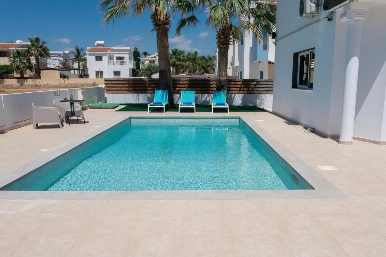 Villa Suncity Boutique Beachfront アヤナパ エクステリア 写真