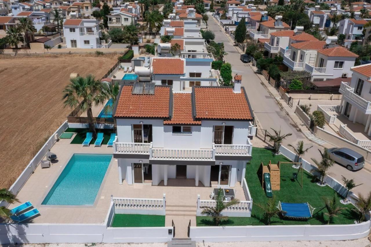 Villa Suncity Boutique Beachfront アヤナパ エクステリア 写真