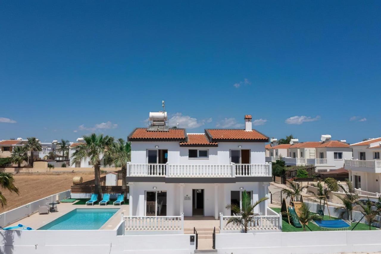 Villa Suncity Boutique Beachfront アヤナパ エクステリア 写真