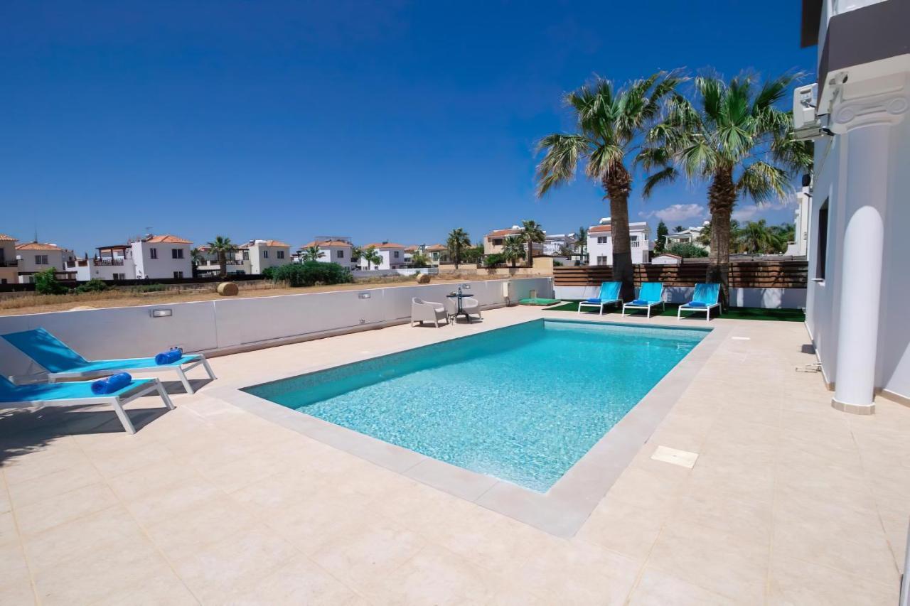Villa Suncity Boutique Beachfront アヤナパ エクステリア 写真