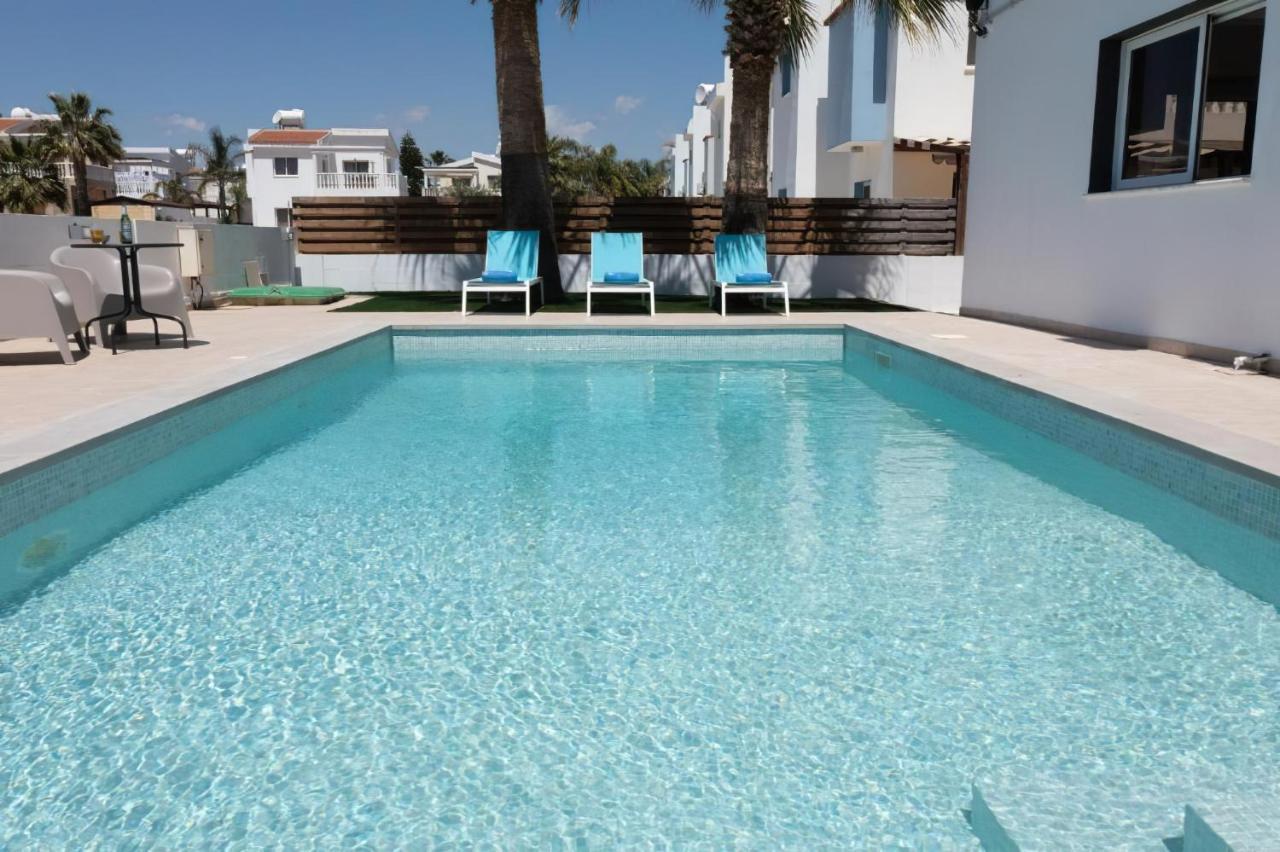Villa Suncity Boutique Beachfront アヤナパ エクステリア 写真