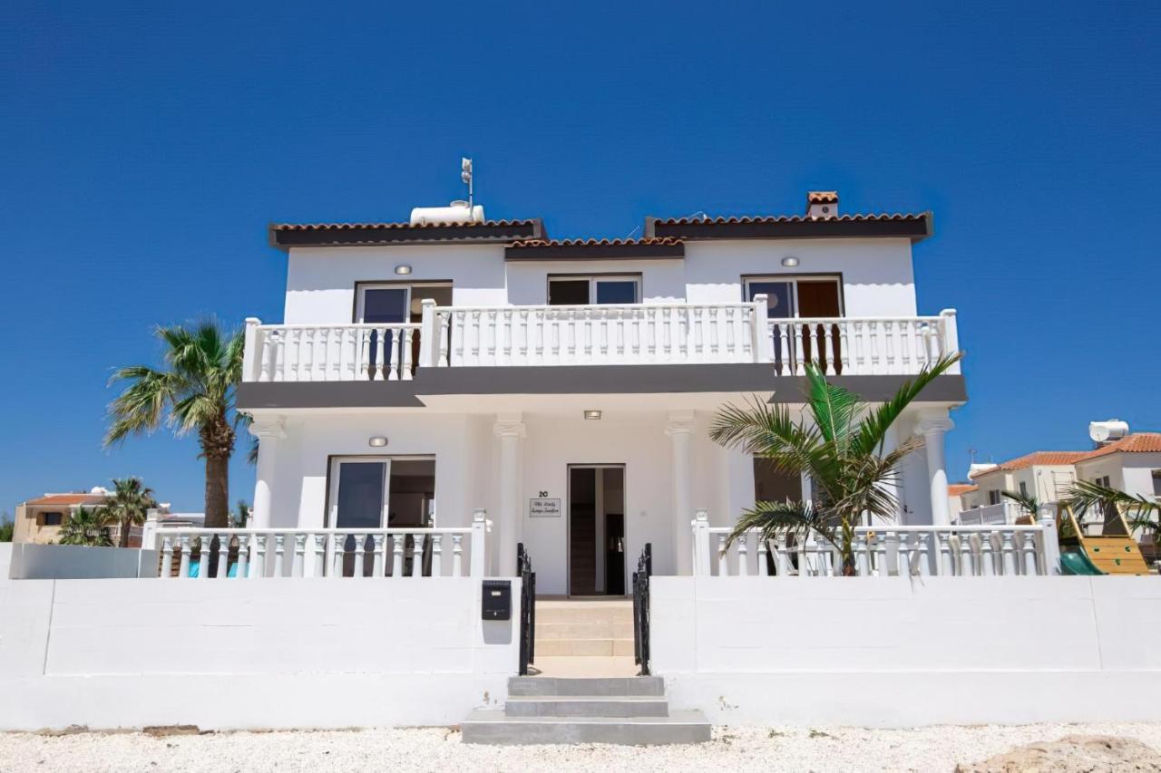 Villa Suncity Boutique Beachfront アヤナパ エクステリア 写真