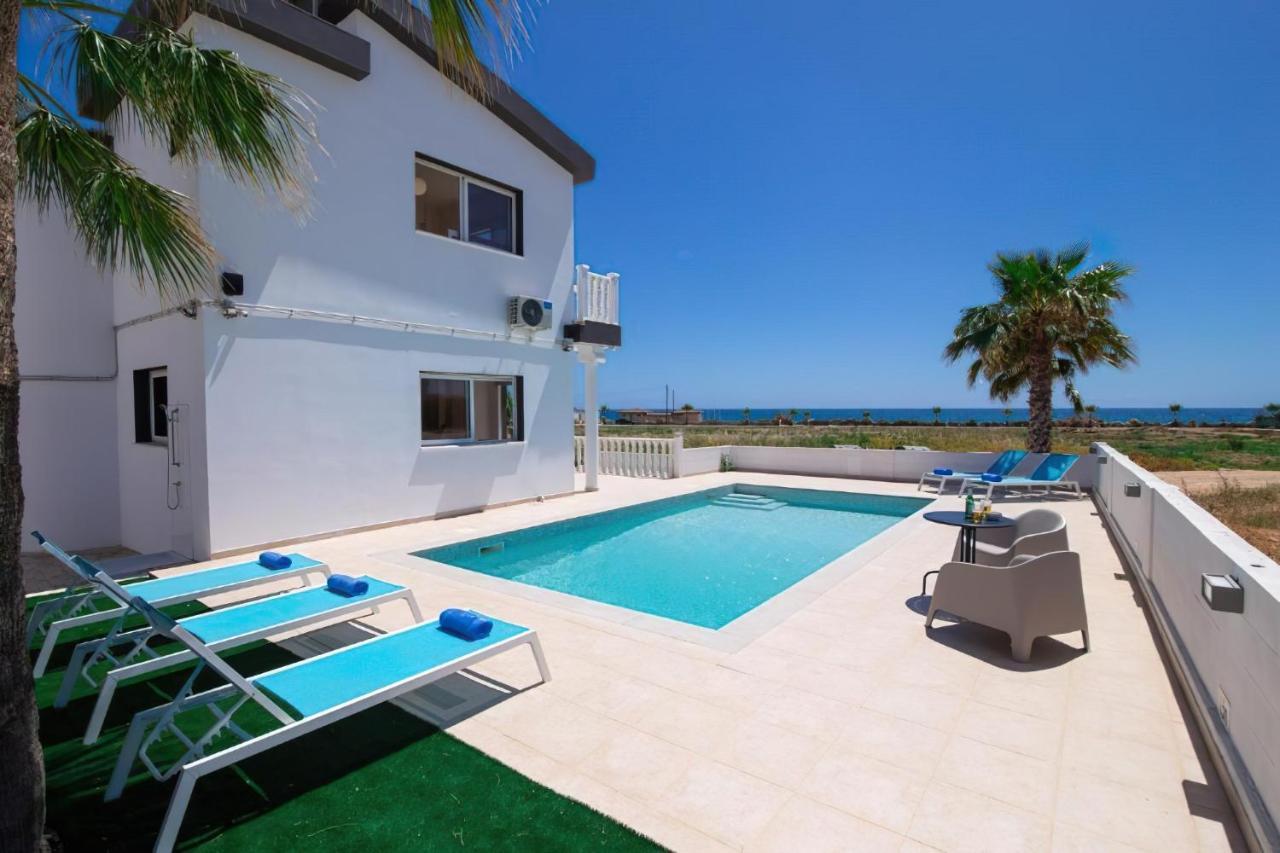 Villa Suncity Boutique Beachfront アヤナパ エクステリア 写真