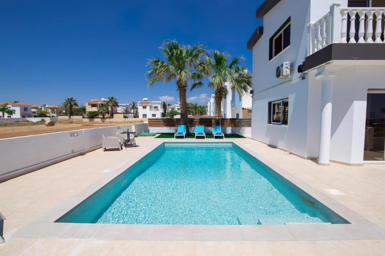 Villa Suncity Boutique Beachfront アヤナパ エクステリア 写真