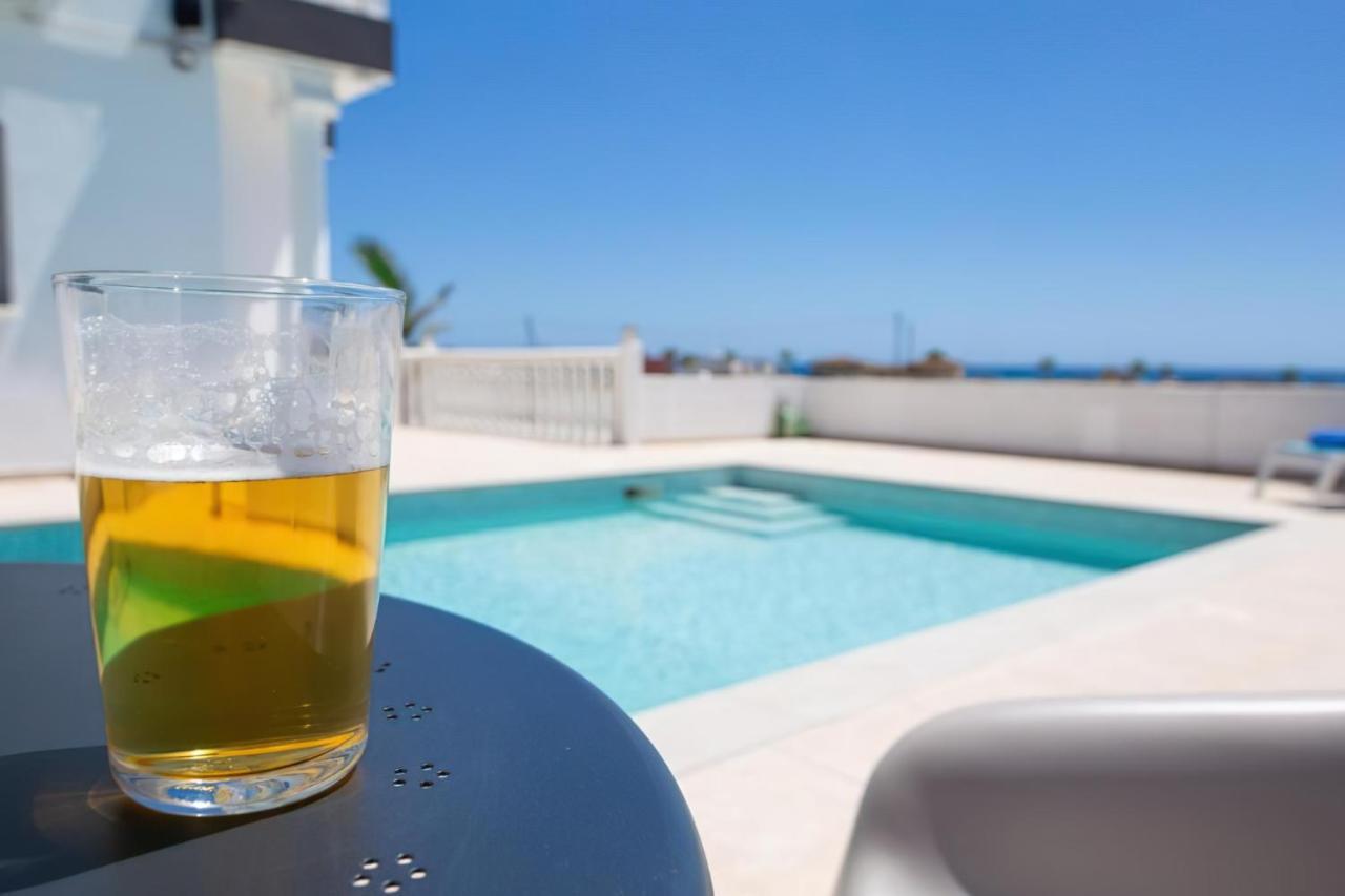 Villa Suncity Boutique Beachfront アヤナパ エクステリア 写真