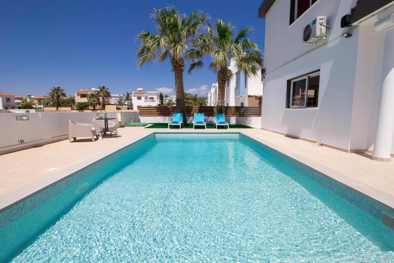 Villa Suncity Boutique Beachfront アヤナパ エクステリア 写真