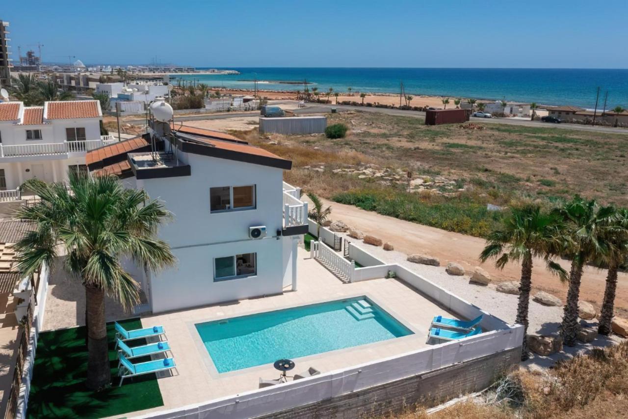 Villa Suncity Boutique Beachfront アヤナパ エクステリア 写真