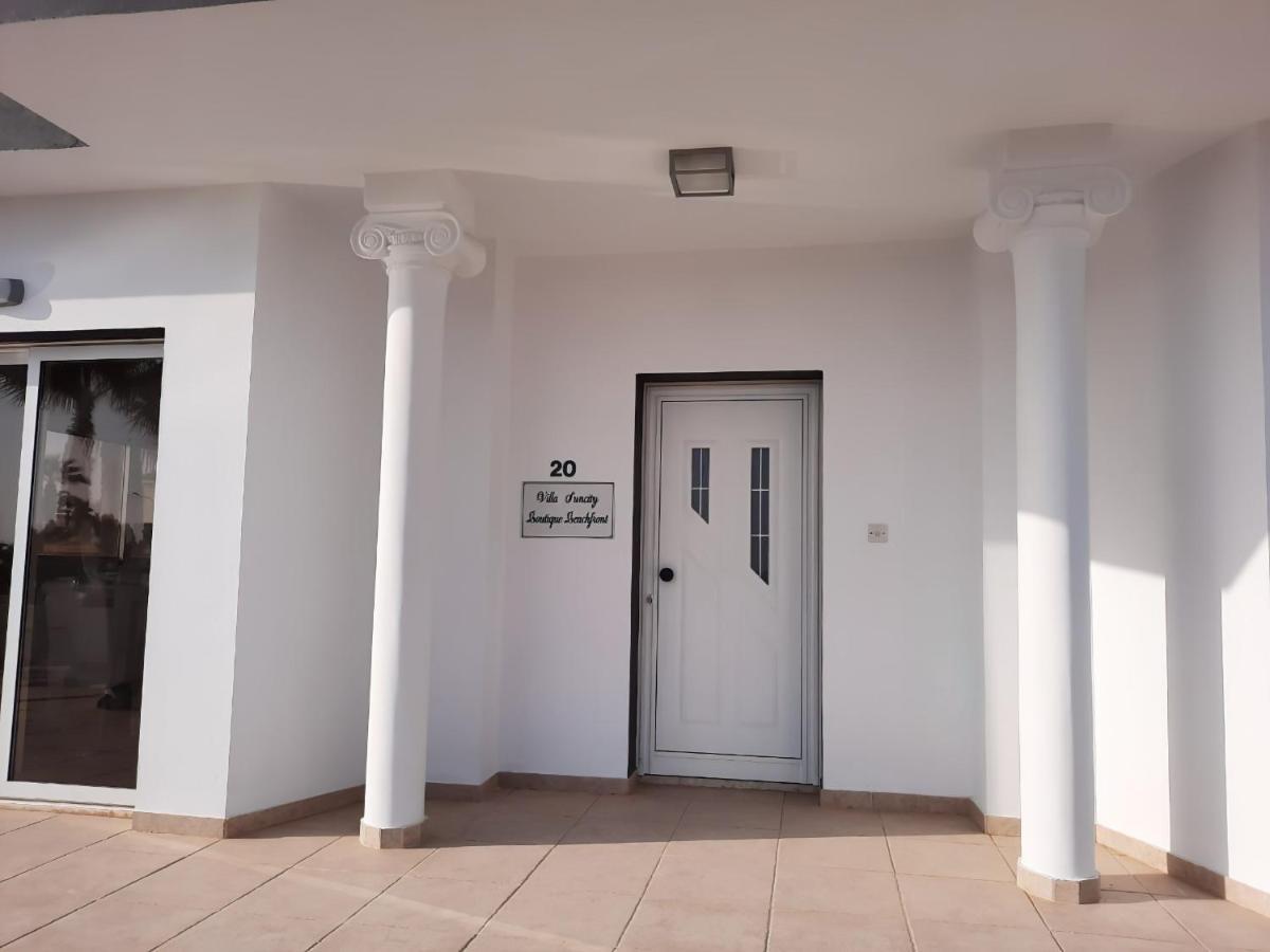 Villa Suncity Boutique Beachfront アヤナパ エクステリア 写真