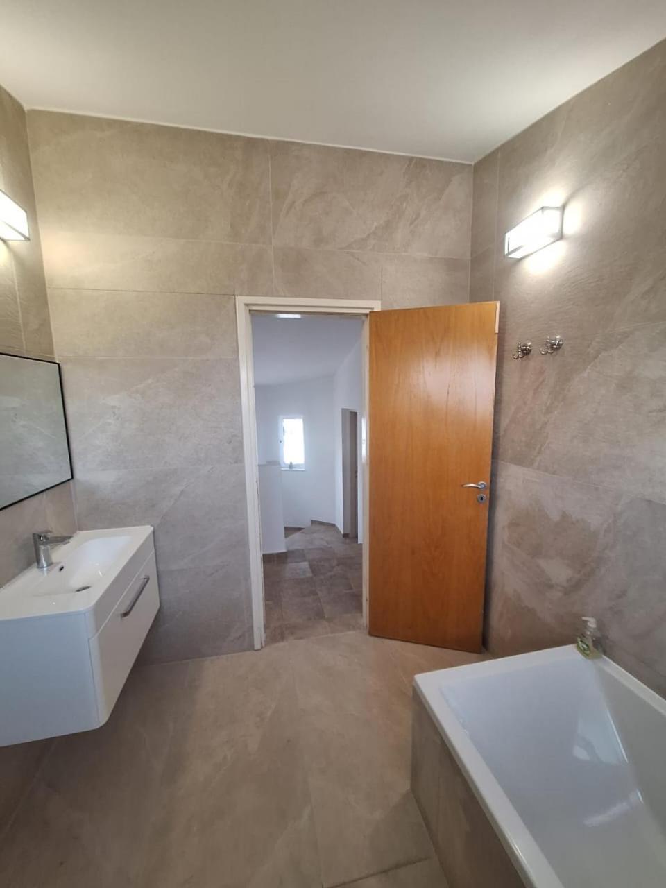 Villa Suncity Boutique Beachfront アヤナパ エクステリア 写真